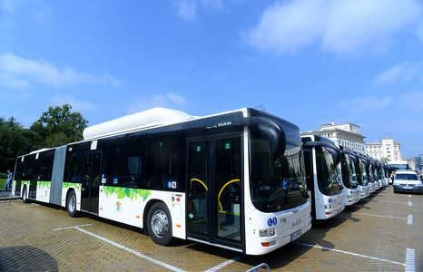 公交摄影照片_保加利亚索非亚 2014 年 8 月 26 日新现代城市公交车辆