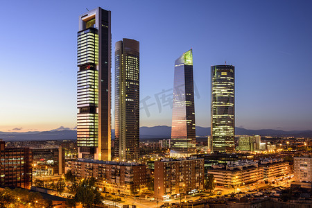 金融科技易拉宝摄影照片_马德里，西班牙金融区