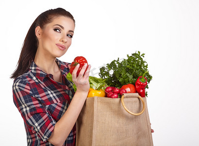 蔬菜和食品杂货袋的女人