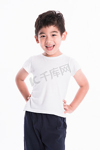 手绘61儿童节摄影照片_白色背景上的小亚洲男孩