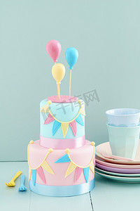 有气球的生日蛋糕
