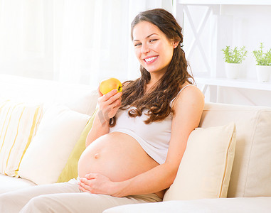 孕妇饮食摄影照片_怀孕妇女吃苹果