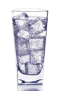 冰块杯水摄影照片_ποτήρι με νερό πάγου