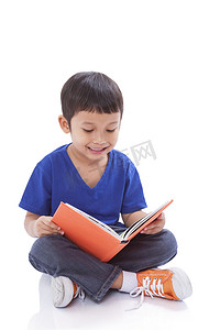 lendo摄影照片_小男孩在看书