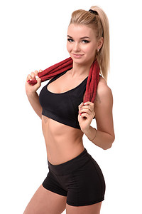 美丽的运动型女孩后锻炼，持有在肩膀上的红色毛巾白色背景