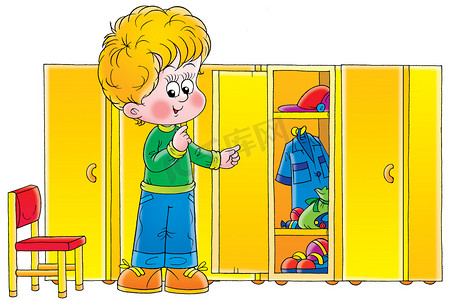 卡通更衣室摄影照片_看着凌乱货架更衣室里的金发小男孩