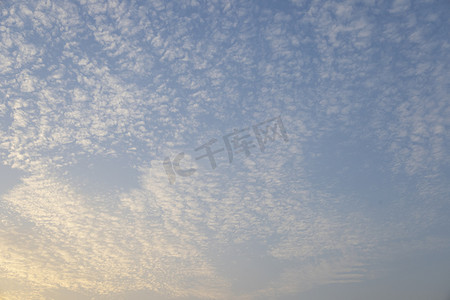 云彩夕阳云朵天空纹理摄影图配图