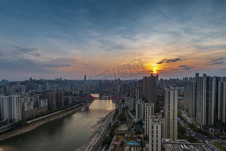 高温户外摄影照片_城市夕阳下午建筑户外摄影摄影图配图