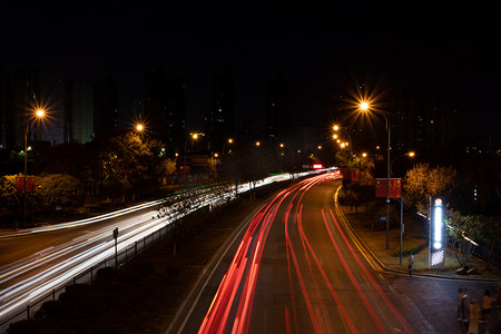 城市车流夜晚汽车交通道路开车摄影图配图
