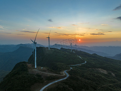 山蓝天航拍摄影照片_日落夕阳上午风车户外摄影摄影图配图