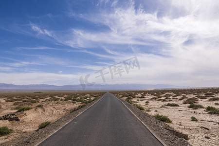 沙漠黄昏摄影照片_沙漠公路摄影图