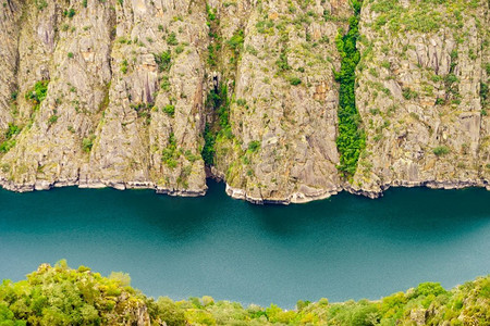 西班牙加利西亚的里贝拉萨克拉河西尔峡谷。从Balcon de Madrid观景台出发。旅游景点River Sil Canyon，加利西亚西班牙