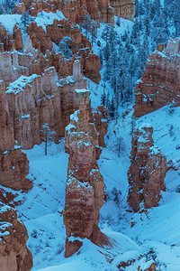 德莱文斧头摄影照片_风景如画的彩色粉红色岩石布莱斯峡谷国家公园在冬季，犹他州，美国