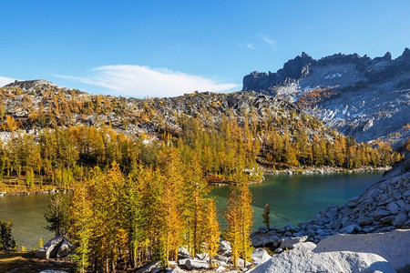 结界摄影照片_美国华盛顿州美丽的阿尔卑斯湖荒野地区