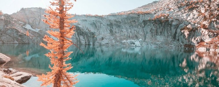 结界摄影照片_美国华盛顿州美丽的阿尔卑斯湖荒野地区