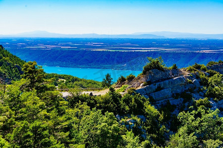 风景与湖Sainte Croix，Verdon峡谷在法国阿尔卑斯山，普罗旺斯法国。假期旅行..法国Verdon Gorge圣克罗伊湖