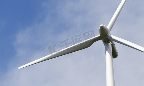 风力涡轮机旋转为家庭发电。清洁和可持续能源概念。3D插图渲染