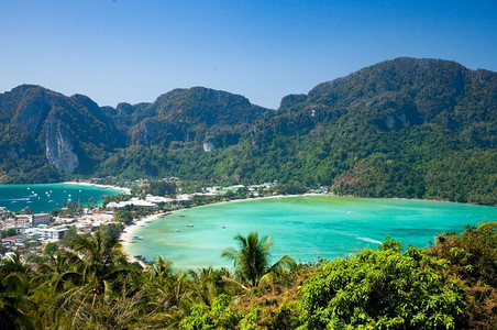 泰国皮皮岛美丽的全景湖泊海洋