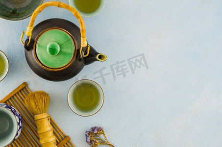 俯视中国传统茶具，毛笔白色背景