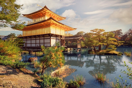日本金阁寺亚洲古建筑遗产中的黄金庙殿