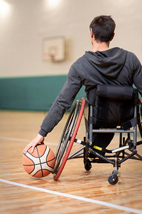 可访问性摄影照片_手持篮球的残疾人特写2