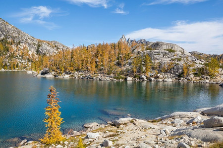 美国华盛顿州美丽的阿尔卑斯湖荒野地区