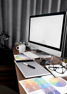 监测屏幕摄影照片_电脑屏幕办公室工作区与调色板