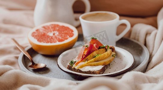 三明治摄影照片_早餐咖啡加葡萄柚三明治