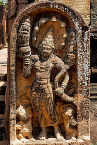 在斯里兰卡波隆纳鲁瓦的瓦塔达奇，古老的守卫石浮雕。古护石浮雕