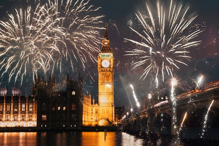 英国伦敦大本钟新年庆祝活动燃放烟花
