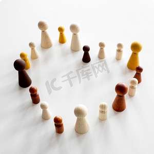 象棋游戏摄影照片_象棋木质棋子心形
