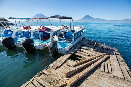 美丽的阿提特兰湖和火山在危地马拉，中美洲高地