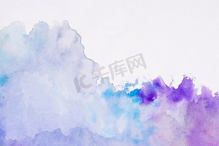 纸扇手绘摄影照片_水彩艺术手绘渐变紫色背景