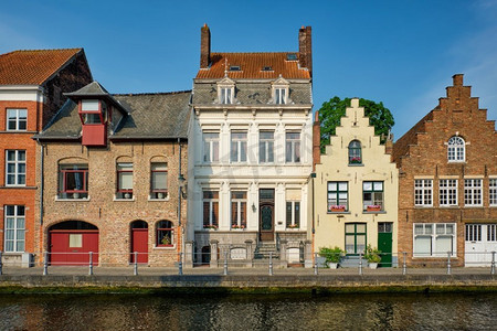 布鲁日典型的比利时城市景观欧洲旅游概念-运河和古老的佛兰德房屋。比利时布鲁日。布鲁日运河和老房子。比利时布鲁日