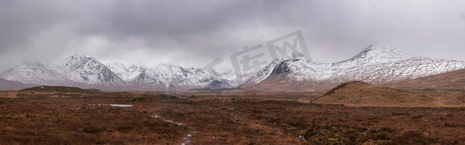 失去摄影照片_失去的山谷Etive Mor在苏格兰高地的美丽的忧郁的冬季风景图像第10th戏剧性的云头顶