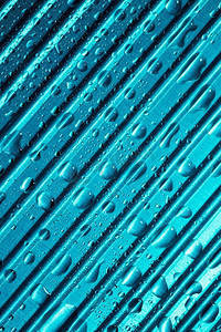 雨滴背景摄影照片_条纹蓝色金属材料背景与雨滴