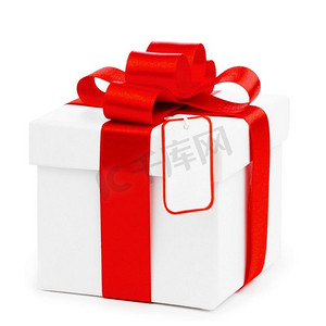 蝴蝶结摄影照片_节日礼物在白色盒子与红色蝴蝶结和标签隔绝在白色背景。节日礼物和标签