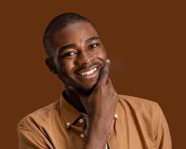 肖像英俊的笑脸男人 3非洲黑人人物特写