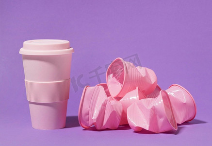使用图示摄影照片_粉红色可重复使用的塑料杯