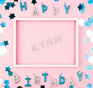 顶视图带框架的生日快乐蜡烛相框电视背景墙