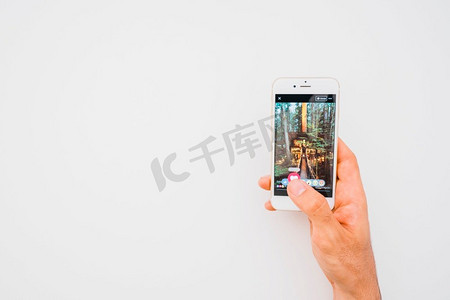 苹果与苹果手机摄影照片_手持电话与Facebook复制空间