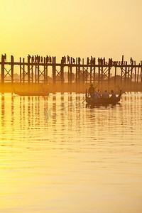 缅甸曼德勒乌贝因日落时著名的滴答桥