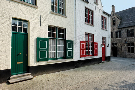 门和窗的老房子和街道，布鲁日（布鲁日），比利时。布鲁日，比利时