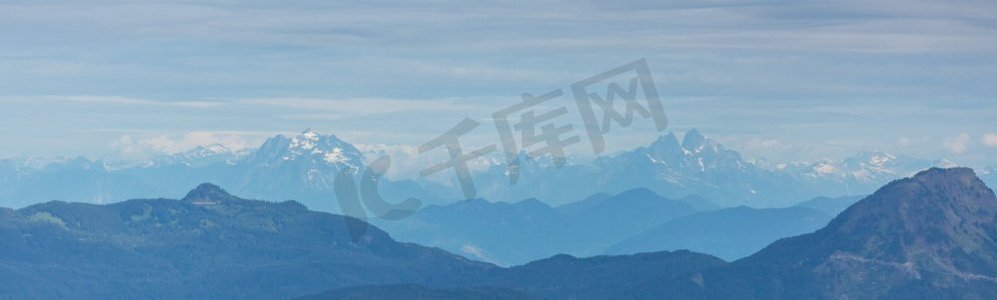 美国地标建筑摄影照片_美国华盛顿州北喀斯喀特山脉美丽的山峰