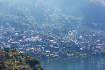 中美洲摄影照片_中美洲危地马拉高地上美丽的阿蒂特兰湖和火山