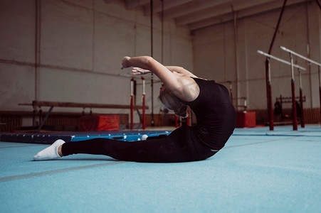 运动会服装摄影照片_奥林匹克运动会女子侧击体操训练