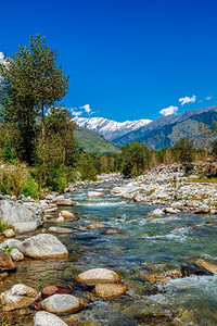 印度喜马偕尔邦Kullu Valley附近的Beas河。印度喜马偕尔邦Kullu Valley的Beas River