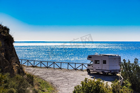 camper摄影照片_ 大篷车，西班牙，海岸，悬崖