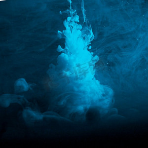 深蓝色汇报摄影照片_抽象的深蓝色雾霾黑暗