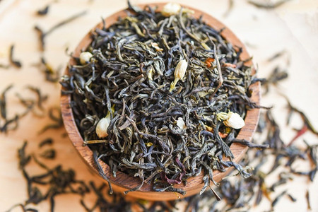 中国干茶木碗，茉莉花茶干冲泡茶，叶红茶